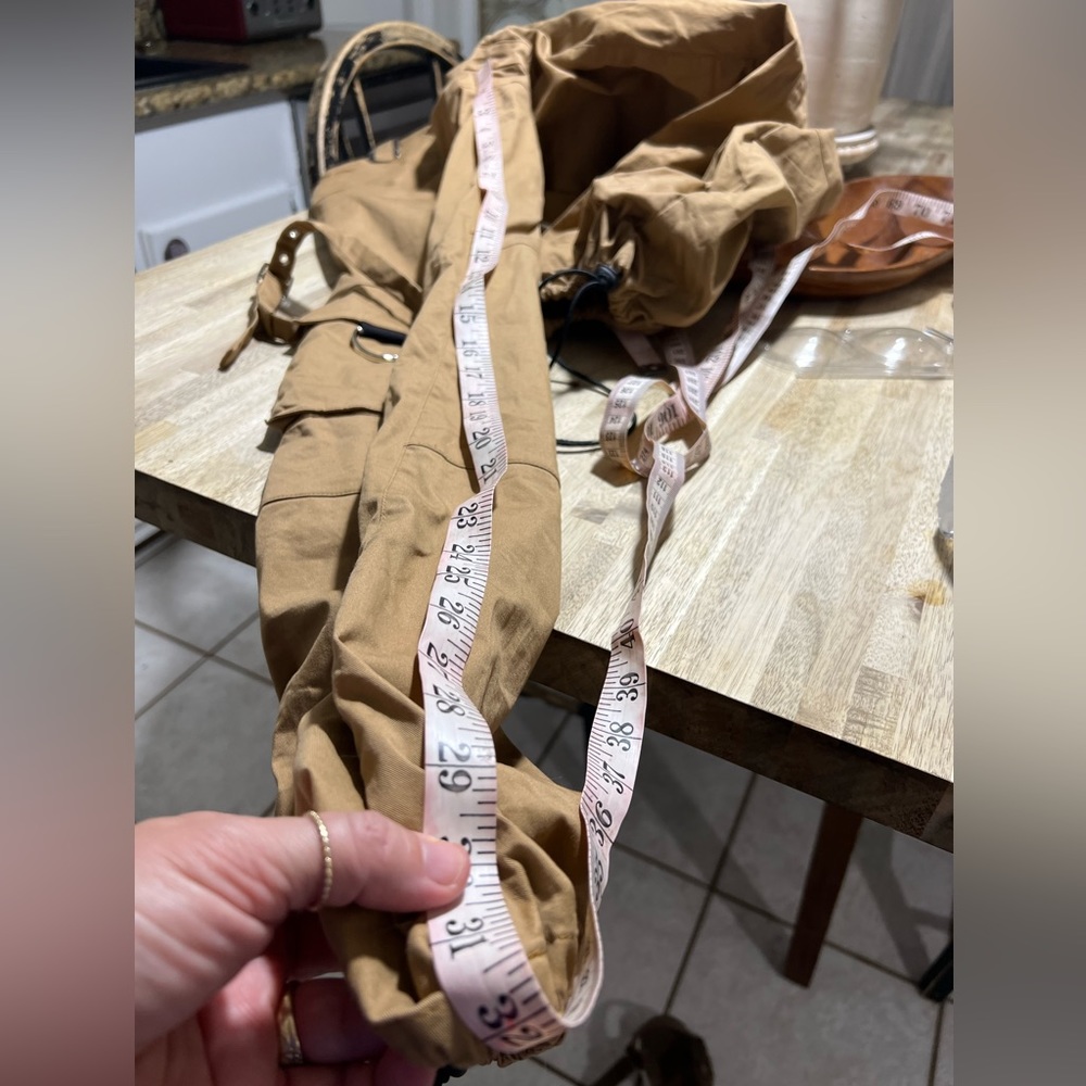I am Gia size s cargo utility pants🖤🧡 - Picture 9 of 10